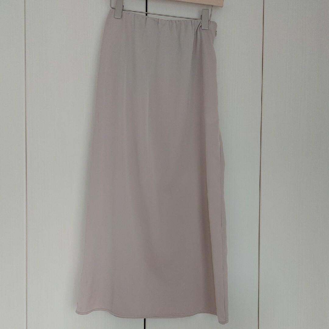 LEPSIM(レプシィム)のLEPSIM   サテンナロースカート レディースのスカート(ロングスカート)の商品写真