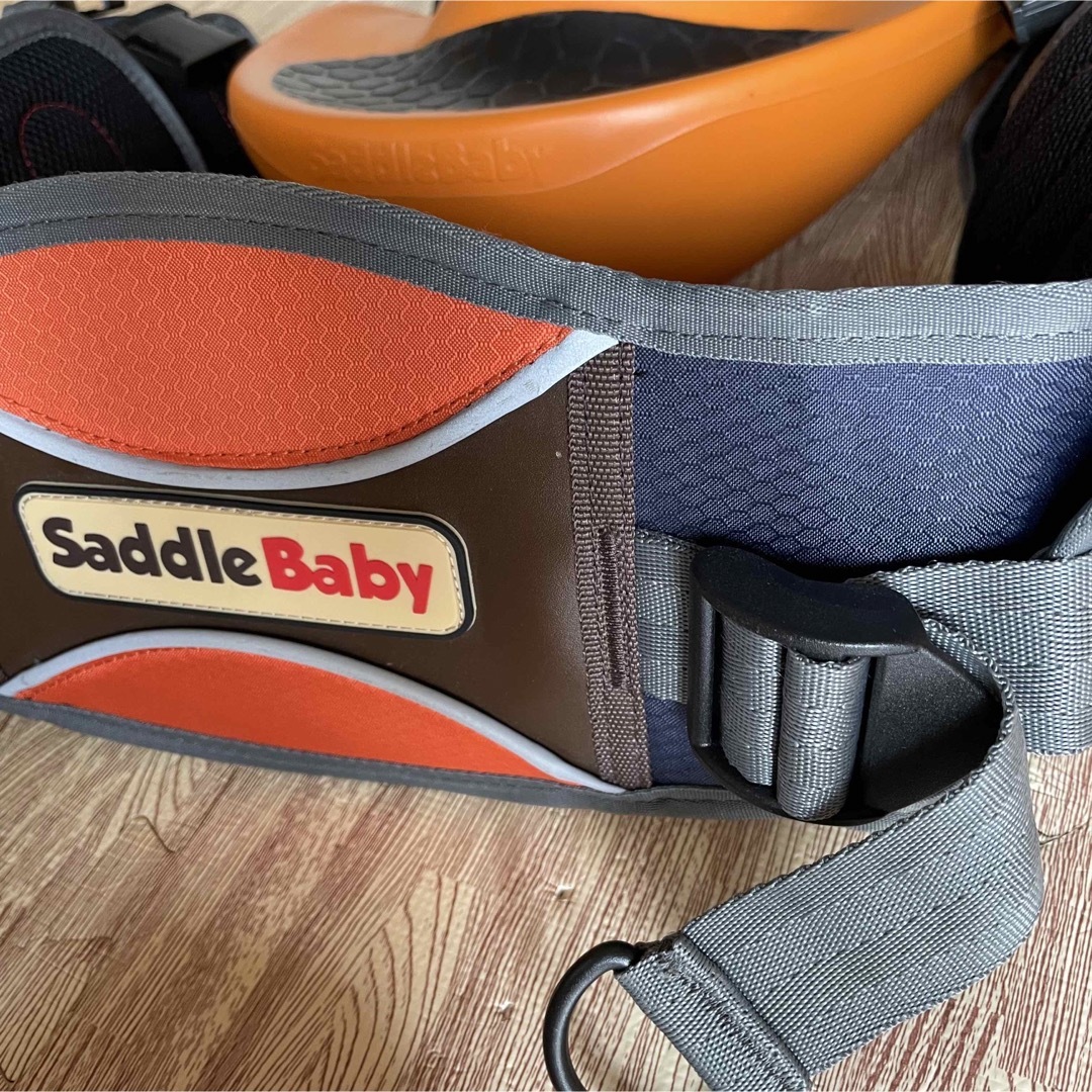 SaddleBaby サドルベビー 肩車補助 キッズ/ベビー/マタニティのキッズ/ベビー/マタニティ その他(その他)の商品写真