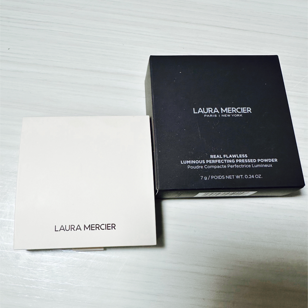 laura mercier(ローラメルシエ)のローラメルシエ  リアルフローレス ルミナス パーフェクティングプレストパウダー コスメ/美容のベースメイク/化粧品(フェイスパウダー)の商品写真