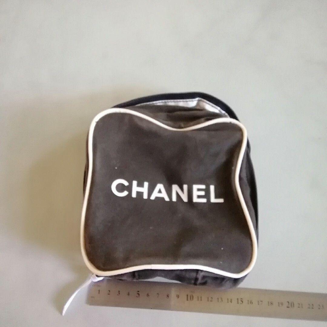 CHANEL(シャネル)のCHANEL　化粧💄ポーチ レディースのファッション小物(ポーチ)の商品写真