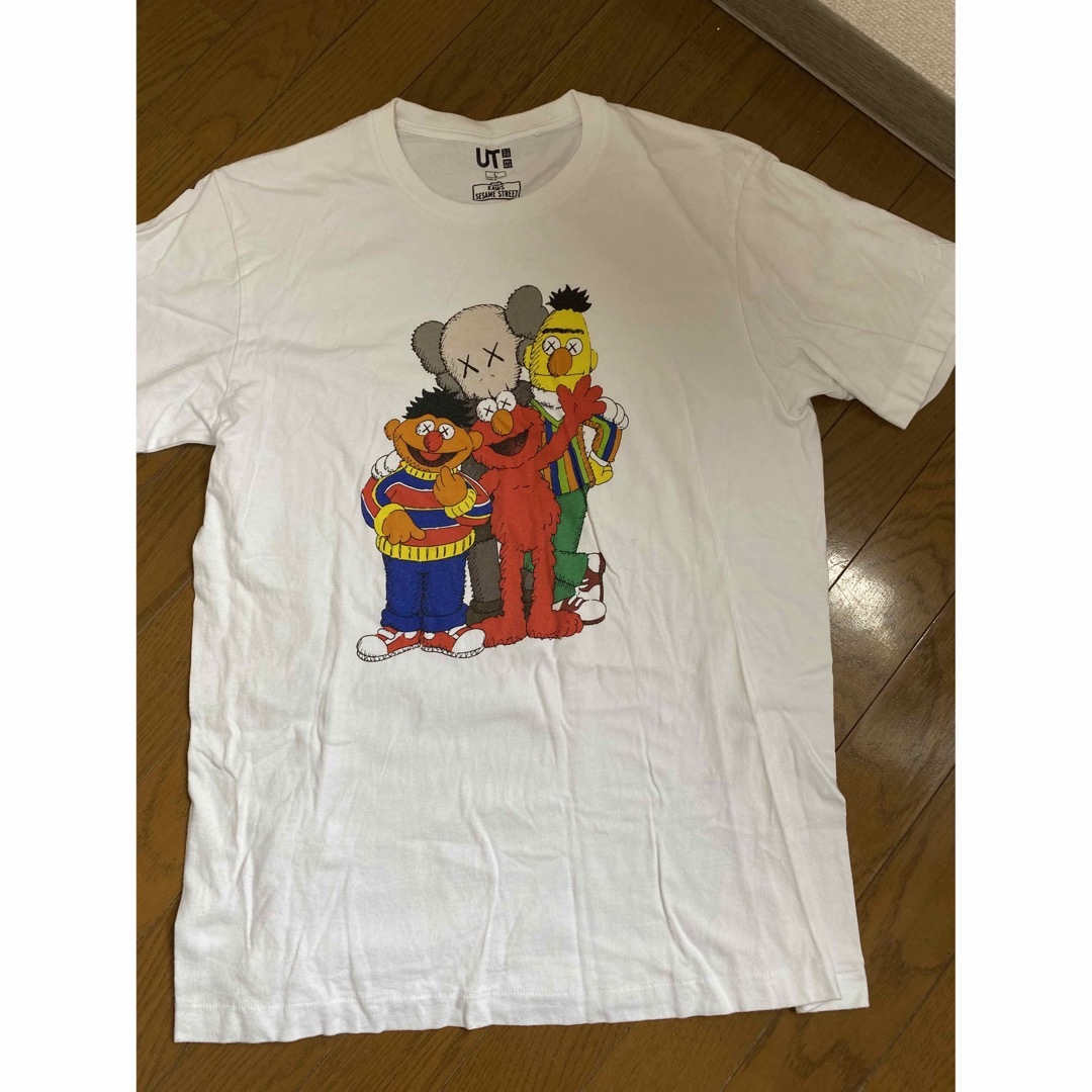 3点セット KAWS ユニクロ UT Tシャツステッカー付き