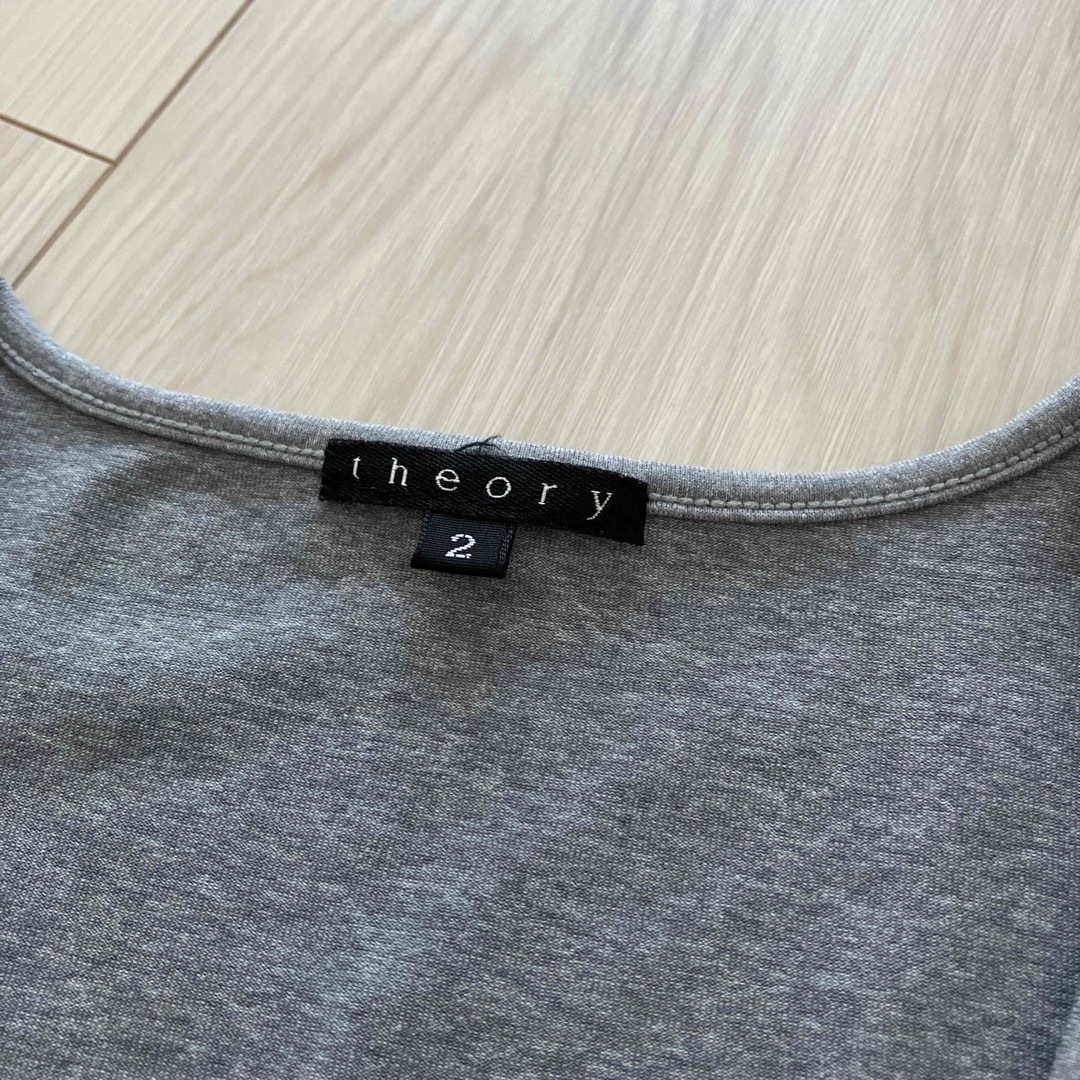 theory(セオリー)のセオリーTシャツ　Vネック レディースのトップス(Tシャツ(半袖/袖なし))の商品写真