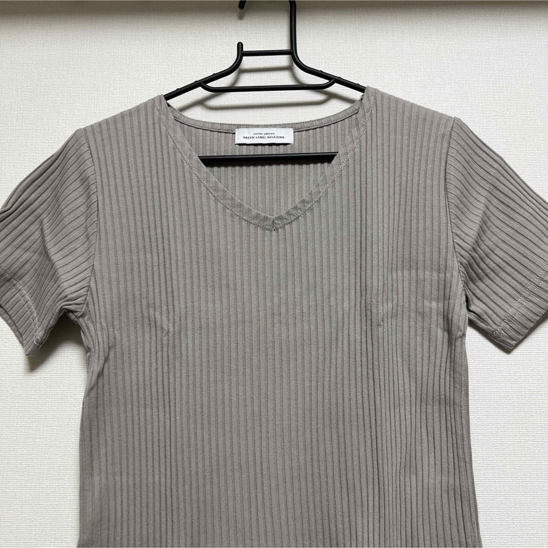 UNITED ARROWS green label relaxing(ユナイテッドアローズグリーンレーベルリラクシング)の◆green label relaxing◆リブ風VネックTシャツ(グレージュ) レディースのトップス(カットソー(半袖/袖なし))の商品写真