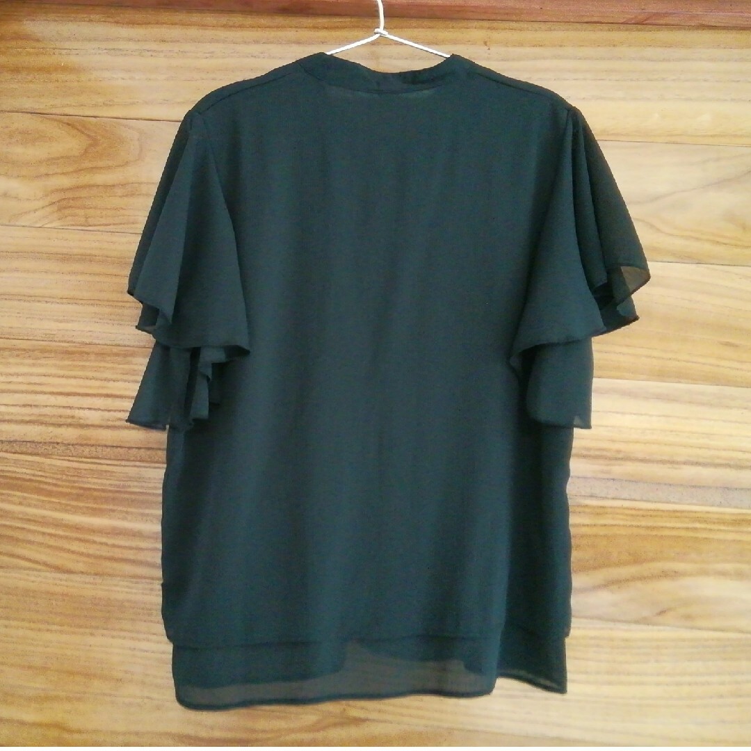黒　袖フリフリ半袖ブラウス　通販で新品購入 レディースのトップス(シャツ/ブラウス(半袖/袖なし))の商品写真