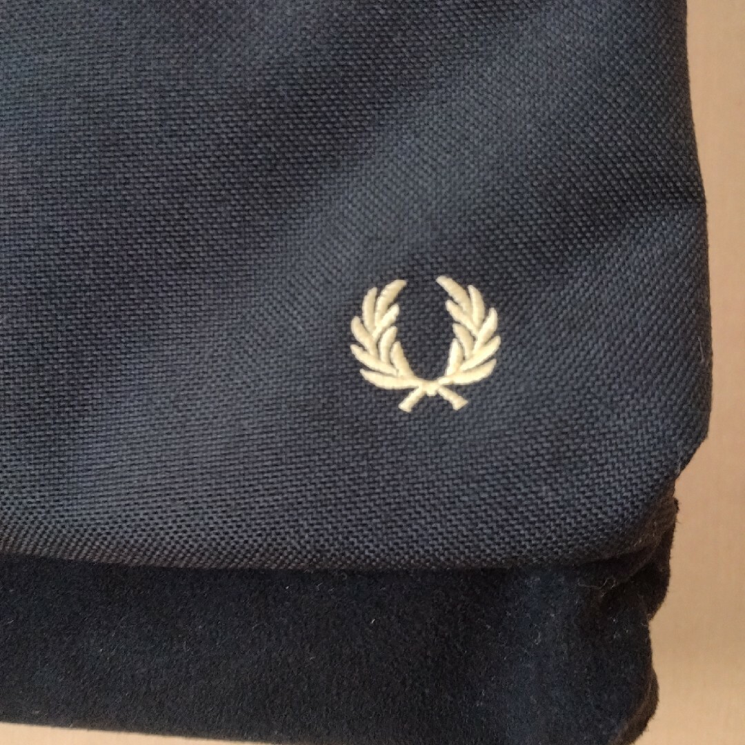 FRED PERRY(フレッドペリー)のフレッドペリー　ショルダーバッグ　サコッシュ メンズのバッグ(ショルダーバッグ)の商品写真