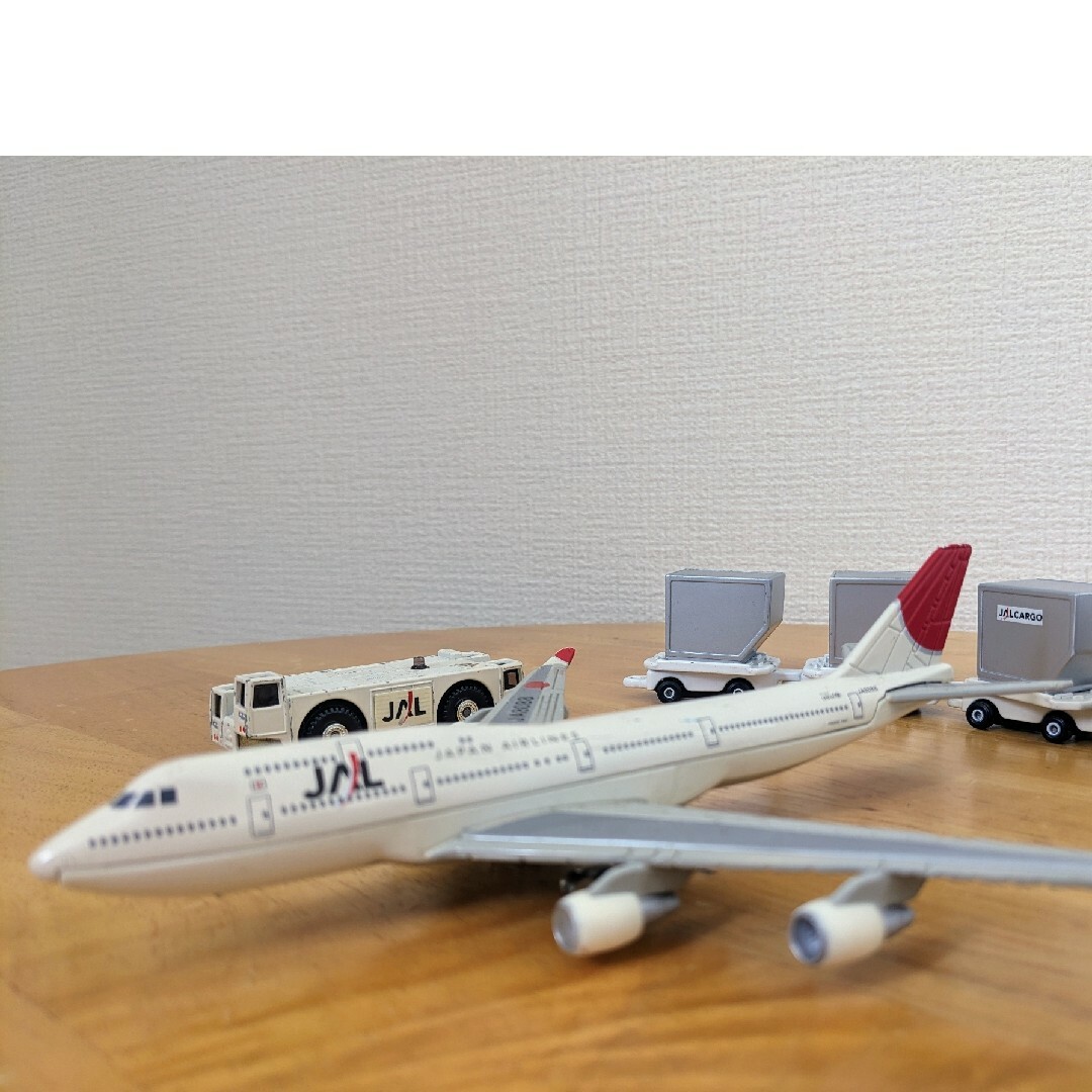 Takara Tomy(タカラトミー)のトミカ　ボーイング ＪＡ8088JAL 日本航空　セット【中古】 エンタメ/ホビーのテーブルゲーム/ホビー(航空機)の商品写真