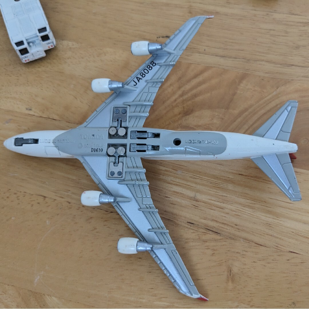 Takara Tomy(タカラトミー)のトミカ　ボーイング ＪＡ8088JAL 日本航空　セット【中古】 エンタメ/ホビーのテーブルゲーム/ホビー(航空機)の商品写真