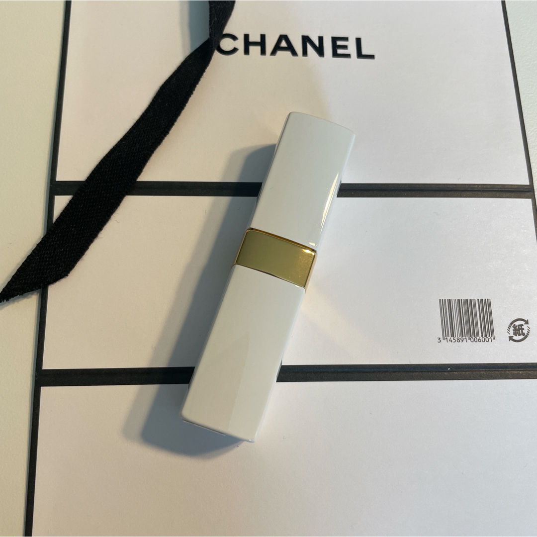 CHANEL(シャネル)の新品未使用＊シャネル ルージュ ココ ボーム 912 ドリーミーホワイト コスメ/美容のスキンケア/基礎化粧品(リップケア/リップクリーム)の商品写真