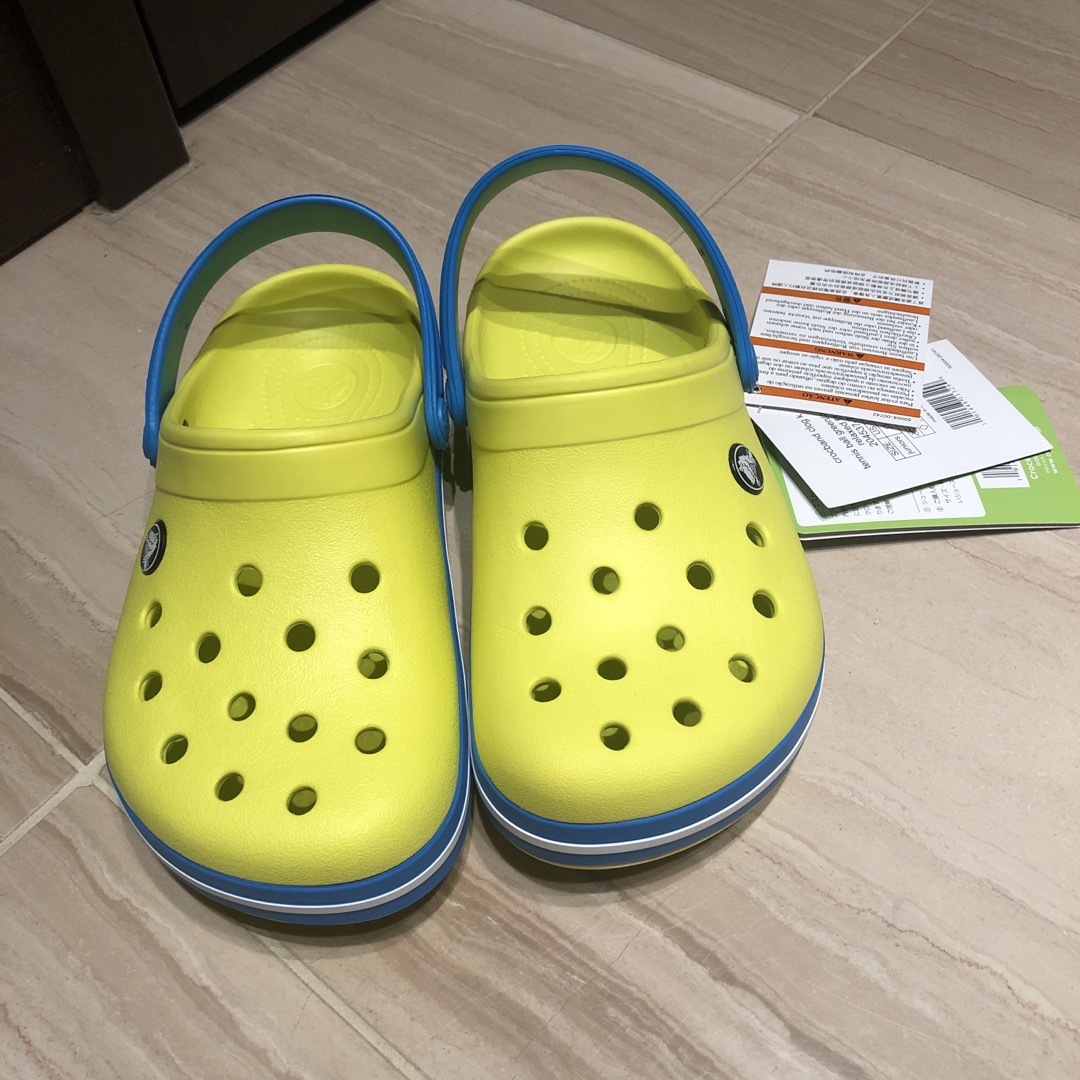 crocs(クロックス)の新品試着なしクロックスJ3(21センチ) キッズ/ベビー/マタニティのキッズ靴/シューズ(15cm~)(サンダル)の商品写真