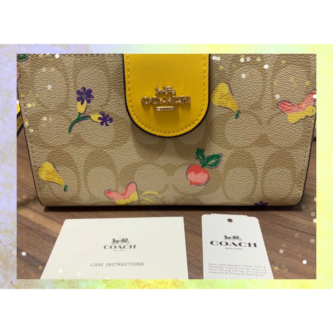 COACH(コーチ)の一品のみ　新品未使用　希少カラー　coach折財布ストラップ付き レディースのファッション小物(財布)の商品写真