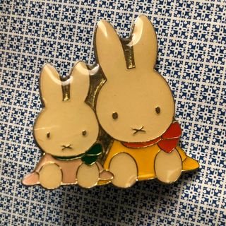 ミッフィー(miffy)のミッフィ　ピンズ　ピンバッジ(バッジ/ピンバッジ)