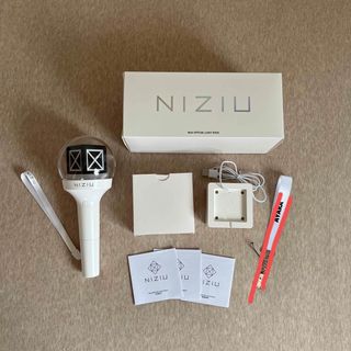 ニジュー(NiziU)のNiziUペンライト (お求めの方のみ-ANOストラップ、電池セット)(アイドルグッズ)