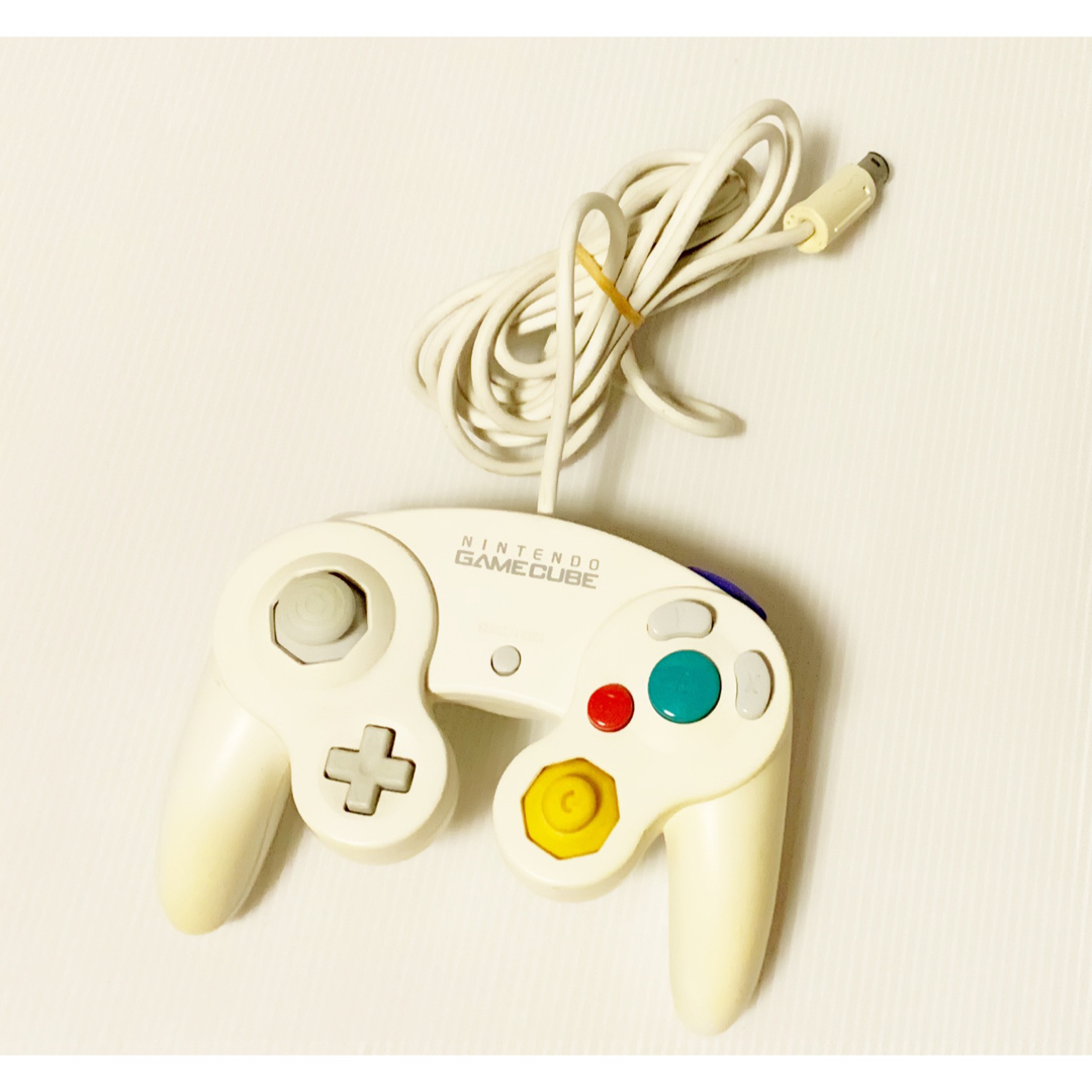 ニンテンドーゲームキューブ(ニンテンドーゲームキューブ)のゲームキューブコントローラー ホワイト 後期型 エンタメ/ホビーのゲームソフト/ゲーム機本体(家庭用ゲーム機本体)の商品写真
