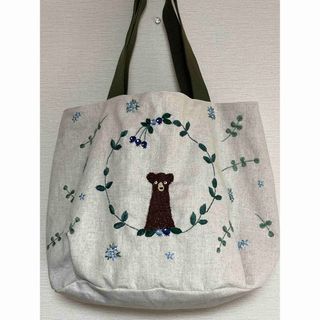 手刺繍のバッグ+くまさん+ブルーベリー+ボタニカル+肩掛けのバッグ(ショルダーバッグ)