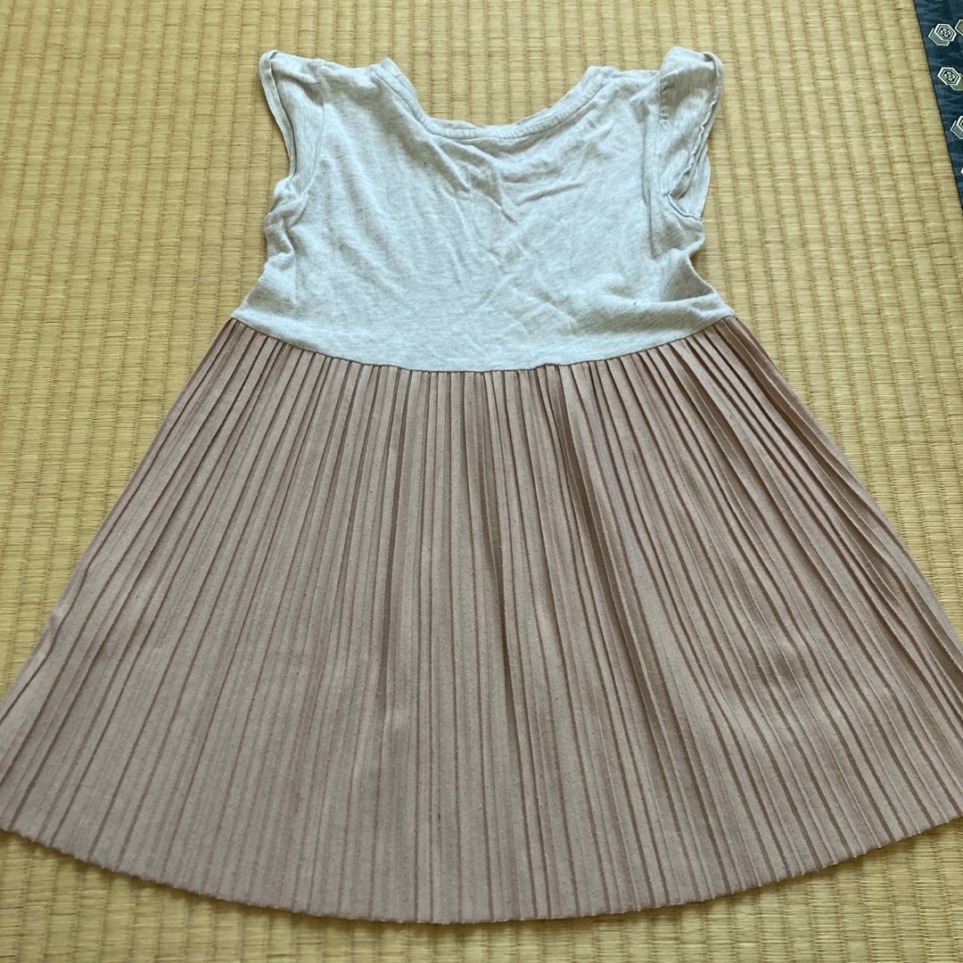 UNIQLO(ユニクロ)のワンピース キッズ/ベビー/マタニティのキッズ服女の子用(90cm~)(ワンピース)の商品写真