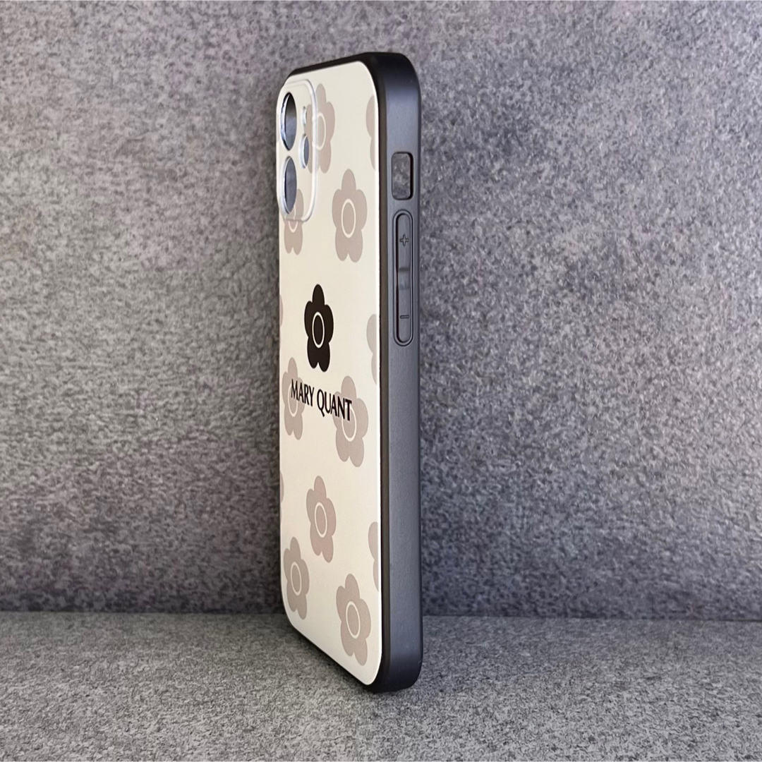 MARY QUANT(マリークワント)のiPhone12 マリークワント  デイジー柄  モバイルケース  スマホ/家電/カメラのスマホアクセサリー(iPhoneケース)の商品写真
