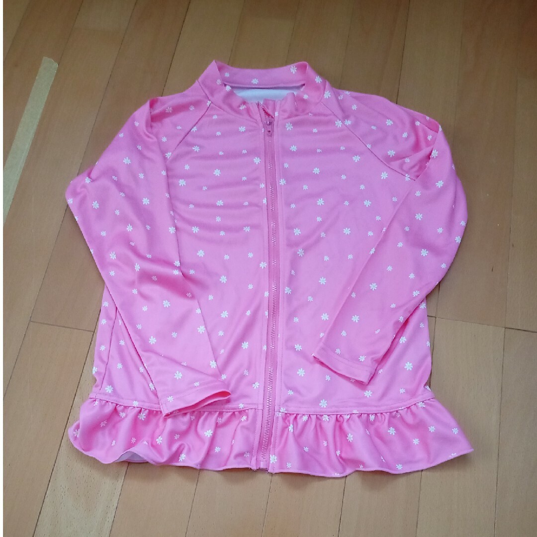 新品？☆130 ラッシュガード キッズ/ベビー/マタニティのキッズ服女の子用(90cm~)(水着)の商品写真