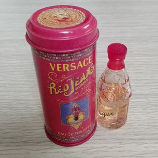 ヴェルサーチ(VERSACE)のヴェルサーチ レッドジーンズ 香水 7.5ml オーデトワレ VERSA(香水(女性用))