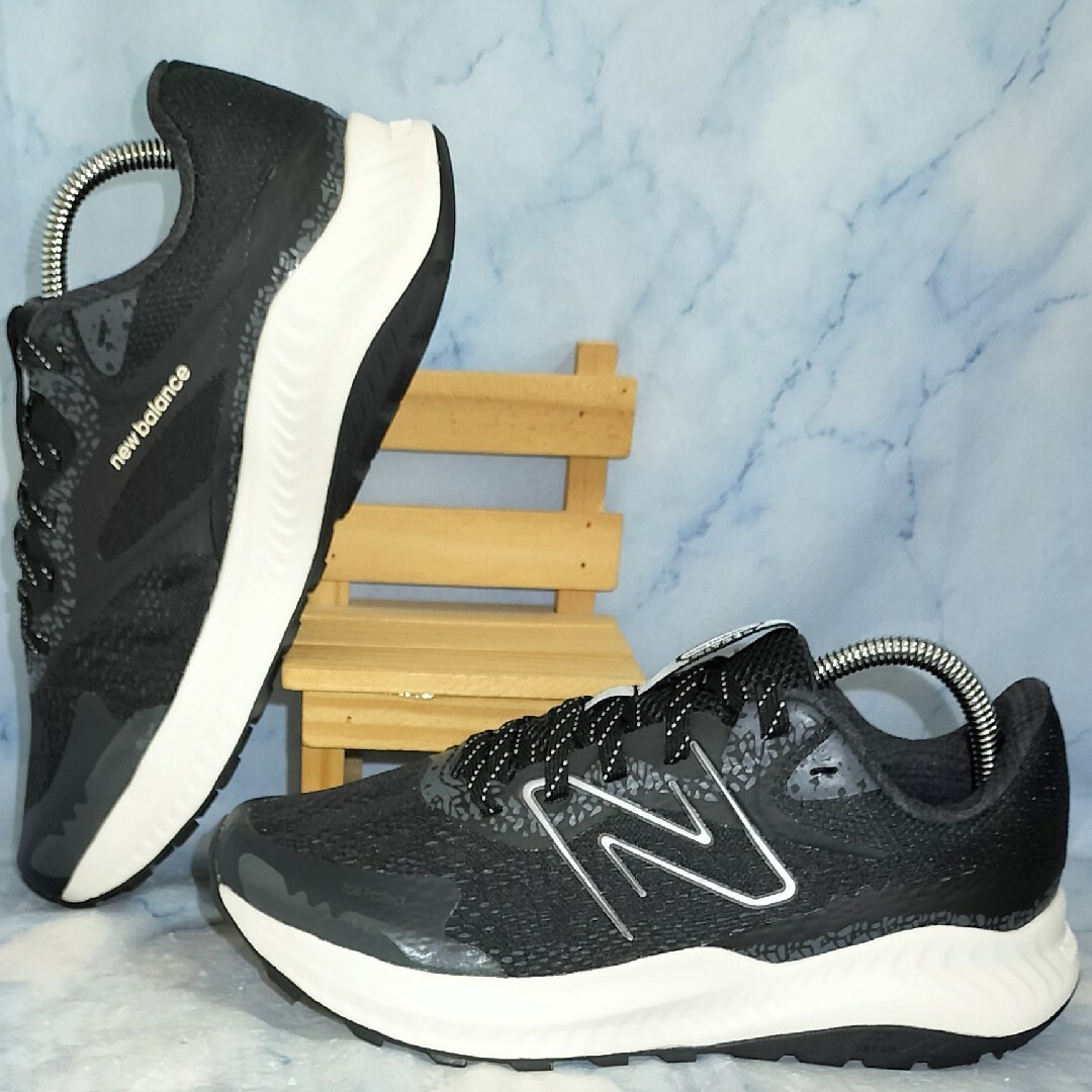 New Balance(ニューバランス)のニューバランス NITREL ブラック レディース 22.5㎝【超美品★セール】 レディースの靴/シューズ(スニーカー)の商品写真