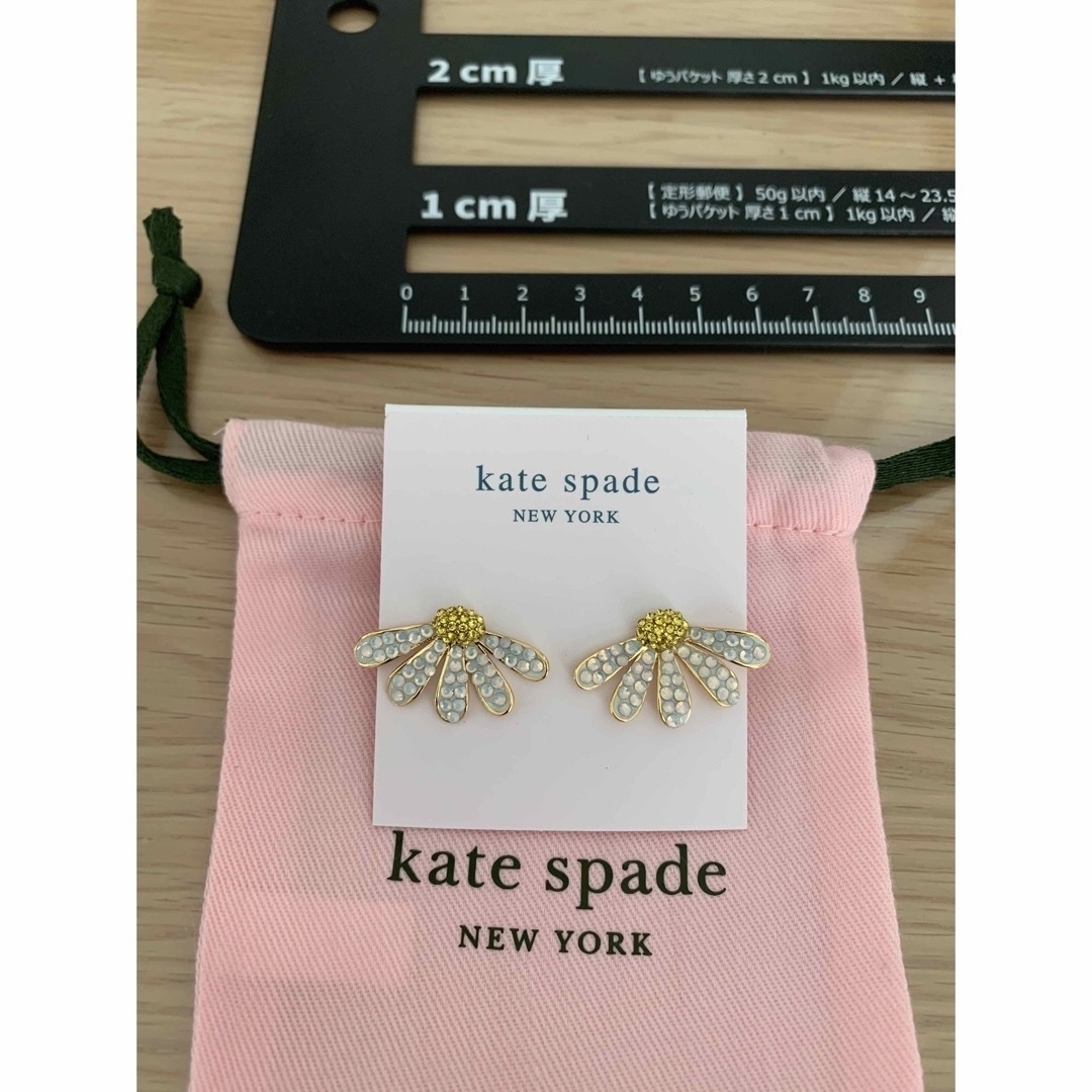 kate spade new york(ケイトスペードニューヨーク)のKS006S2 Kate spade   デイジー ピアス レディースのアクセサリー(ピアス)の商品写真