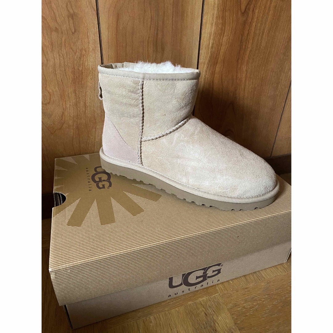 UGG(アグ)のUGG クラシックミニ　ブーツ レディースの靴/シューズ(ブーツ)の商品写真