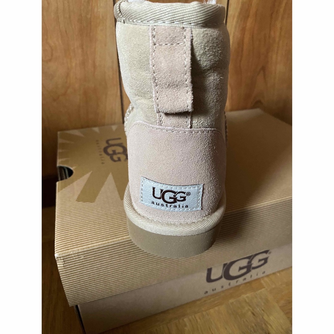 UGG(アグ)のUGG クラシックミニ　ブーツ レディースの靴/シューズ(ブーツ)の商品写真
