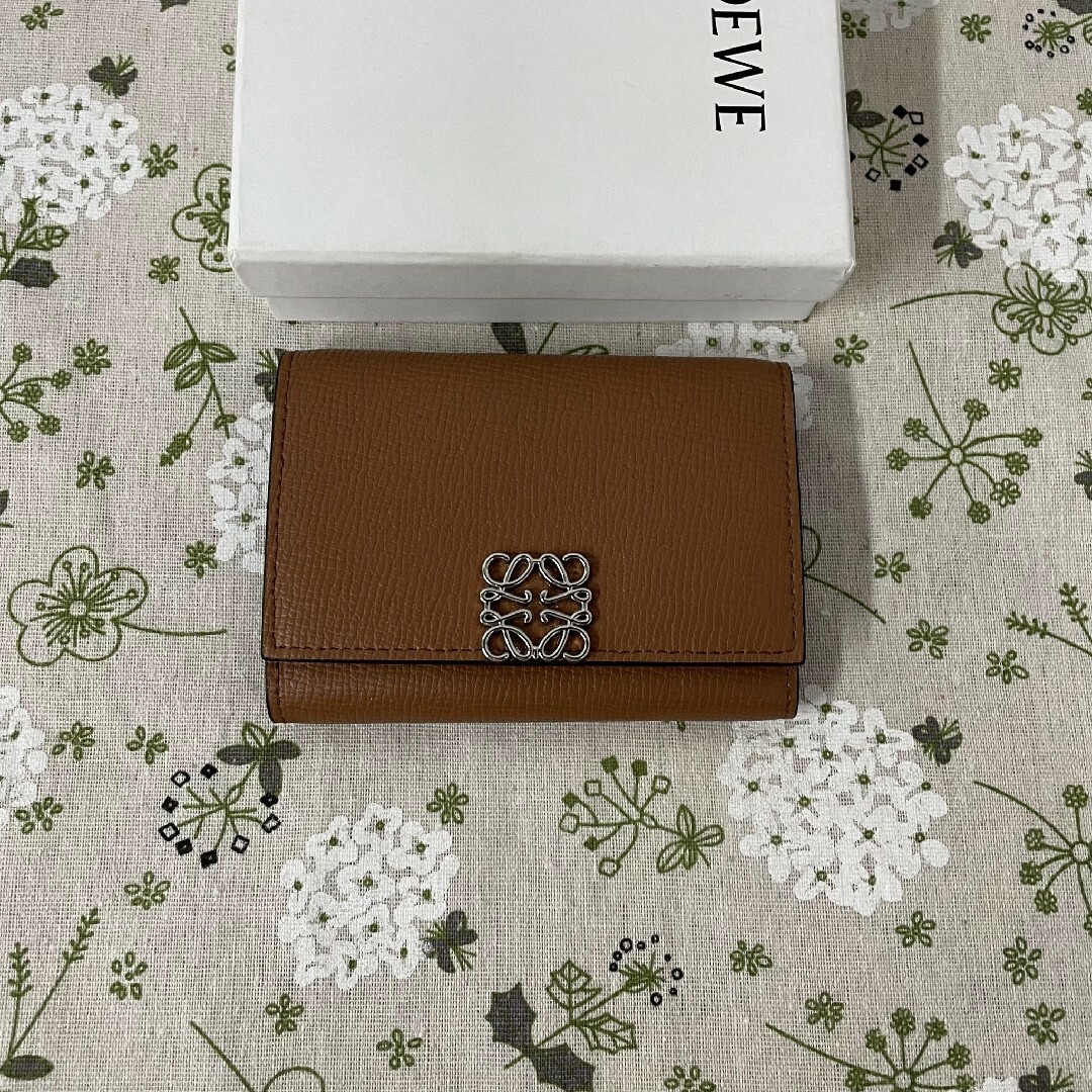 LOEWE 三つ折り財布 定期入れ付き