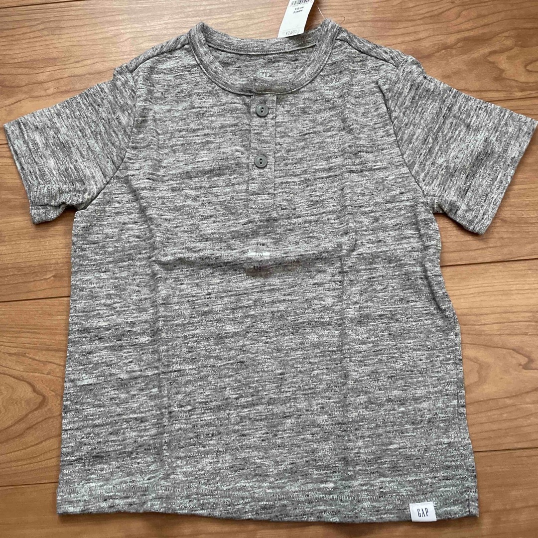 GAP(ギャップ)の未使用　タグ付き　GAP キッズ　Tシャツ　110センチ キッズ/ベビー/マタニティのキッズ服男の子用(90cm~)(Tシャツ/カットソー)の商品写真