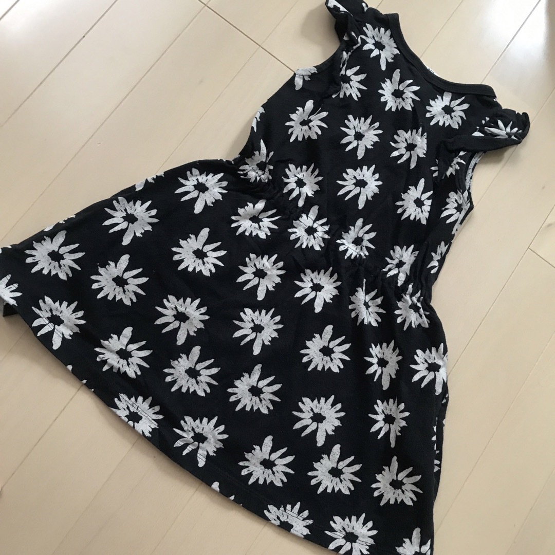 BREEZE(ブリーズ)の着画あり　breeze 110 黒　花柄　ワンピース キッズ/ベビー/マタニティのキッズ服女の子用(90cm~)(ワンピース)の商品写真