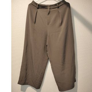 ユニクロ(UNIQLO)のユニクロ　ドレープワイドアンクルパンツ　Ｌ カーキ(クロップドパンツ)