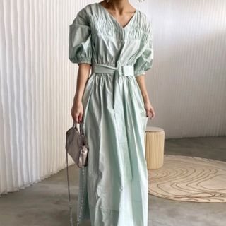 アメリヴィンテージ(Ameri VINTAGE)のAMERI SHIRRING VOLUME SLEEVE DRESS(ロングワンピース/マキシワンピース)