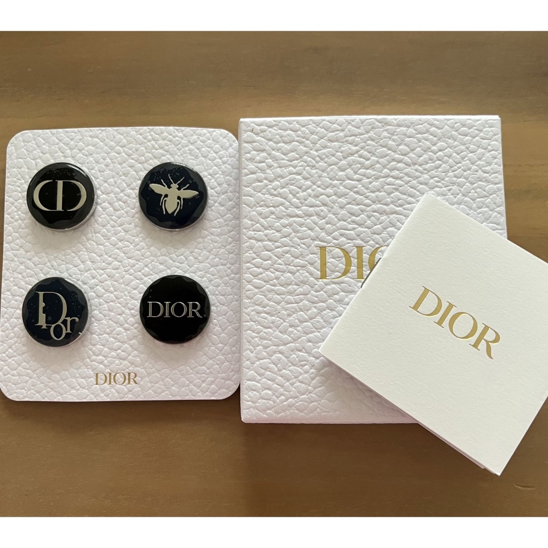 Christian Dior(クリスチャンディオール)の限定　Dior ディオール　ノベルティ　タオル　バッジ　ボトル コスメ/美容のコスメ/美容 その他(その他)の商品写真