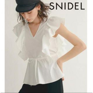 スナイデル(SNIDEL)のsnidel スナイデル　フリルブラウス(シャツ/ブラウス(半袖/袖なし))