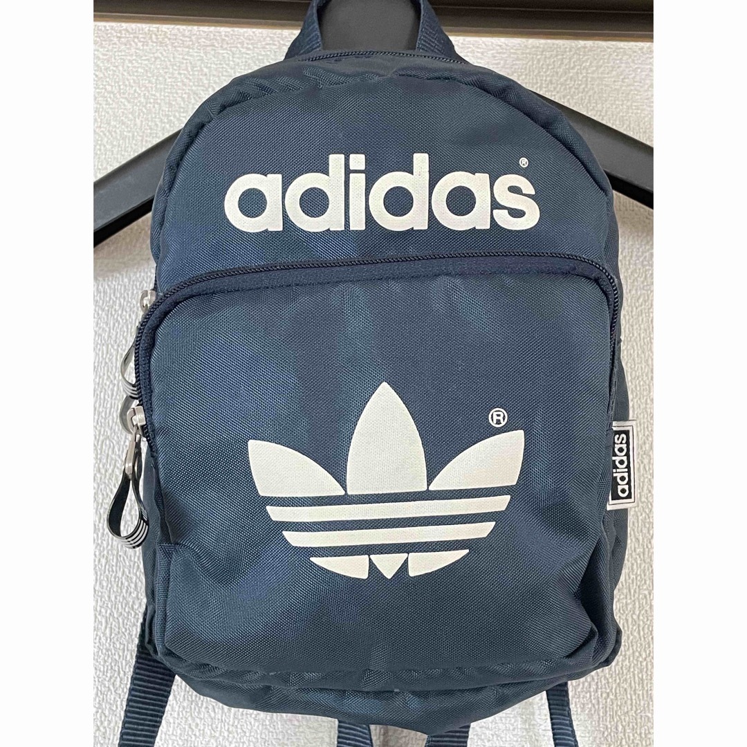 adidas(アディダス)の人気adidas バッグパックリュックサックデイパックコンパクト軽量ナイロン素材 レディースのバッグ(リュック/バックパック)の商品写真