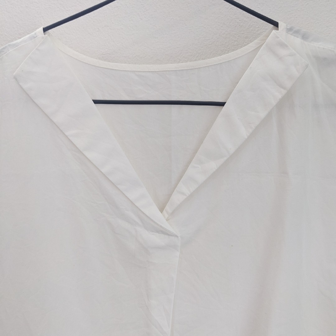 GU(ジーユー)のGU フレンチスリーブ オープンネックシャツ（白） レディースのトップス(シャツ/ブラウス(半袖/袖なし))の商品写真