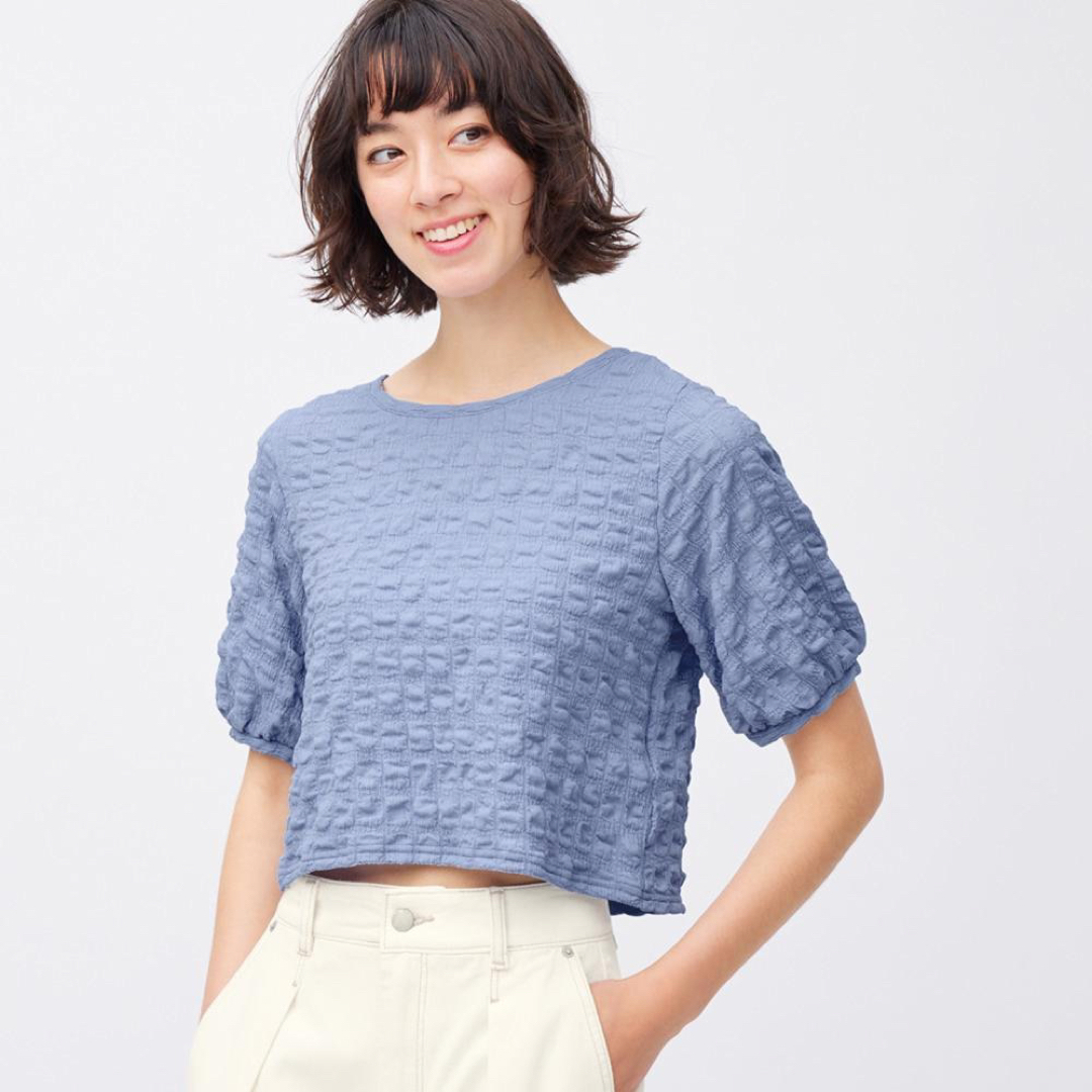 GU(ジーユー)のGU ジーユー シャーリングT ブルー レディースのトップス(Tシャツ(半袖/袖なし))の商品写真