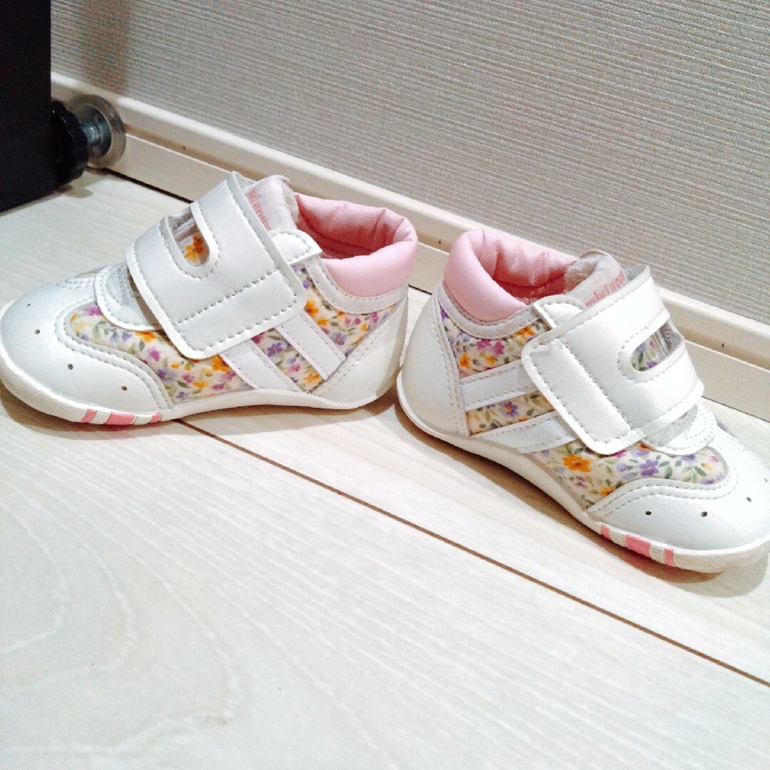 ミキハウス　mロゴ　赤ちゃん　ファーストシューズ　子供靴　12cm　花柄　白 キッズ/ベビー/マタニティのベビー靴/シューズ(~14cm)(スニーカー)の商品写真