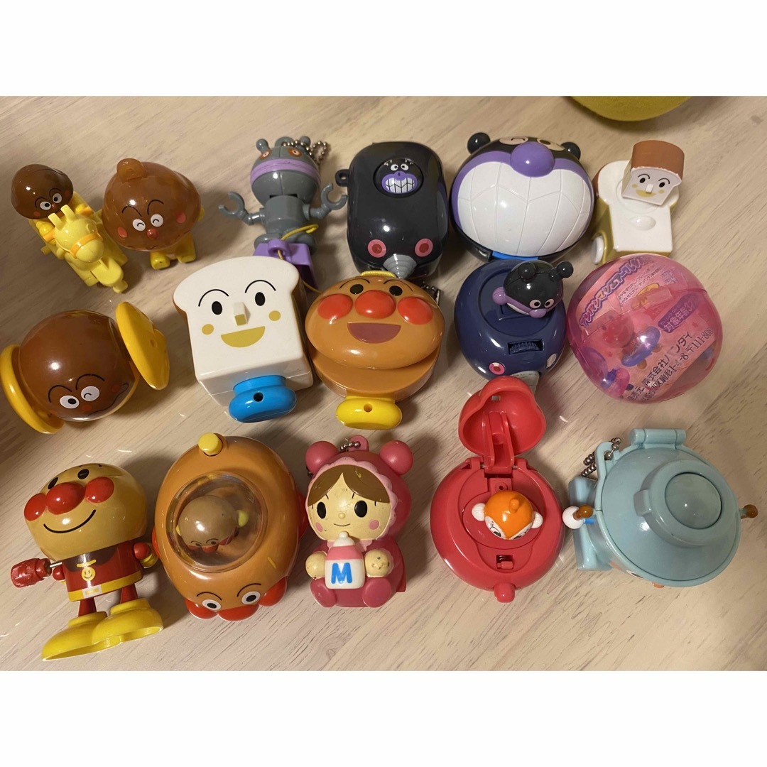 ANPANMAN KIDS COLLECTION(アンパンマンキッズコレクション)の新品も有り！アンパンマンぬいぐるみおもちゃマスコット人形31点 エンタメ/ホビーのおもちゃ/ぬいぐるみ(キャラクターグッズ)の商品写真