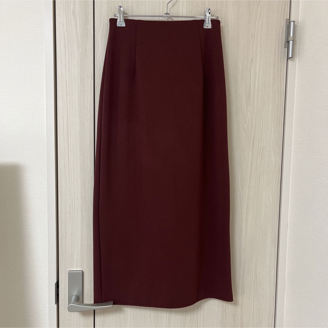 UNIQLO(ユニクロ)のユニクロ　ストレッチダブルフェイスナロースカート(丈標準80-84cm) ワイン レディースのスカート(ロングスカート)の商品写真