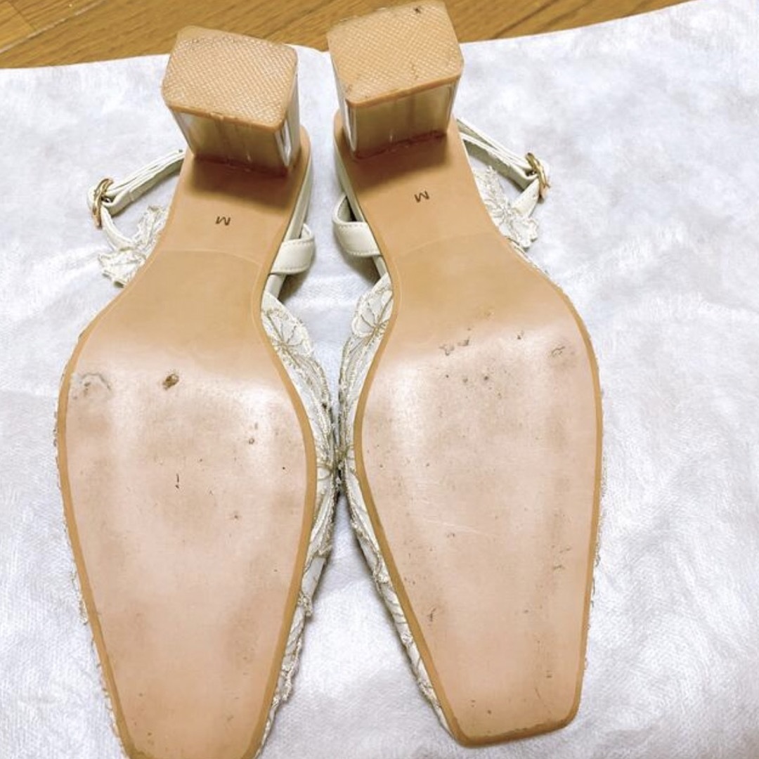 RANDA フラワーカッティングバックストラップパンプス