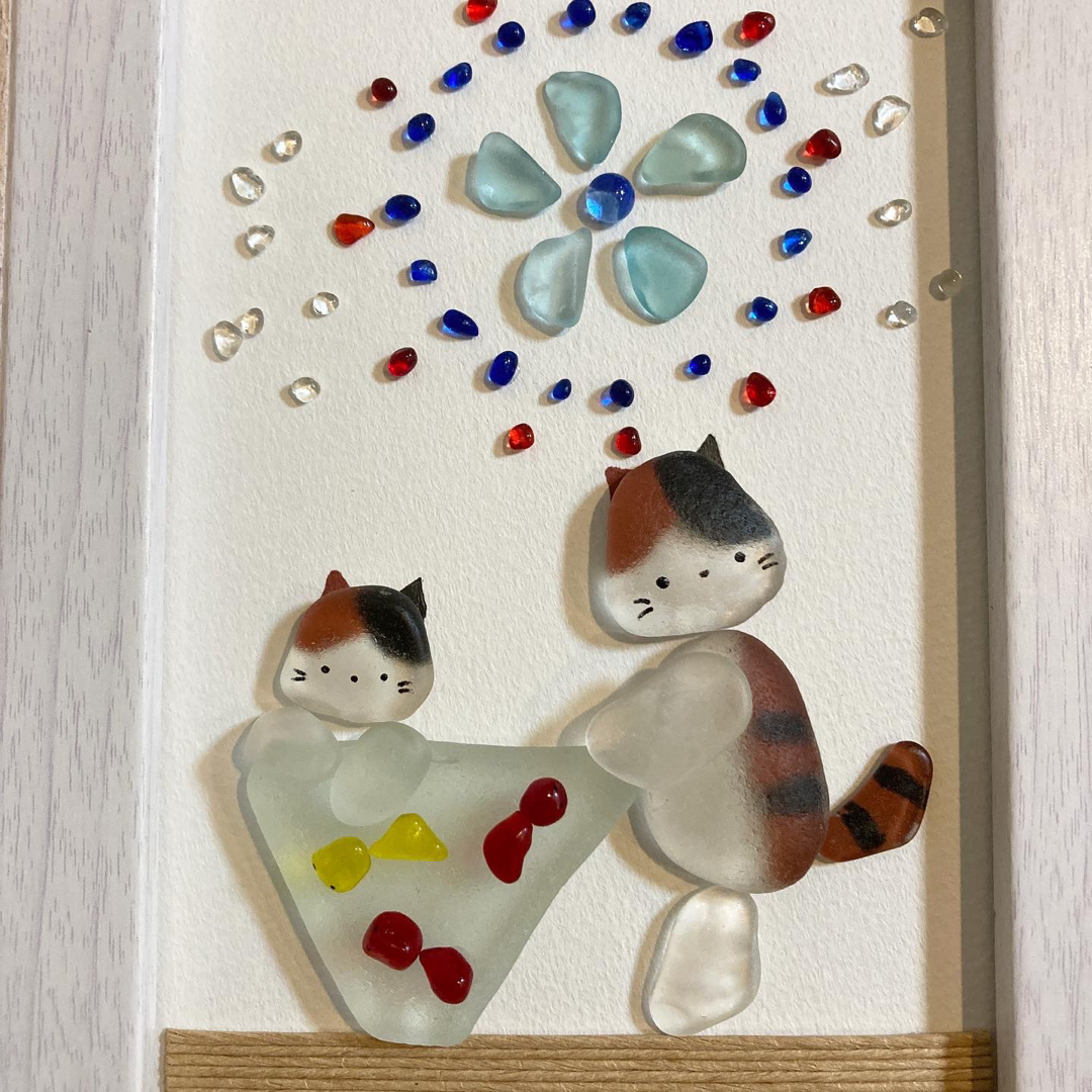 SALE価格 シーグラスアート 三毛猫親子と金魚 花火 夏 SALE価格 シーグラスアート 三毛猫親子と金魚 花火 夏