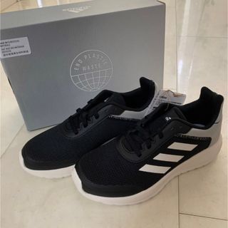 アディダス(adidas)のアディダススニーカー黒23cm新品未使用品(スニーカー)