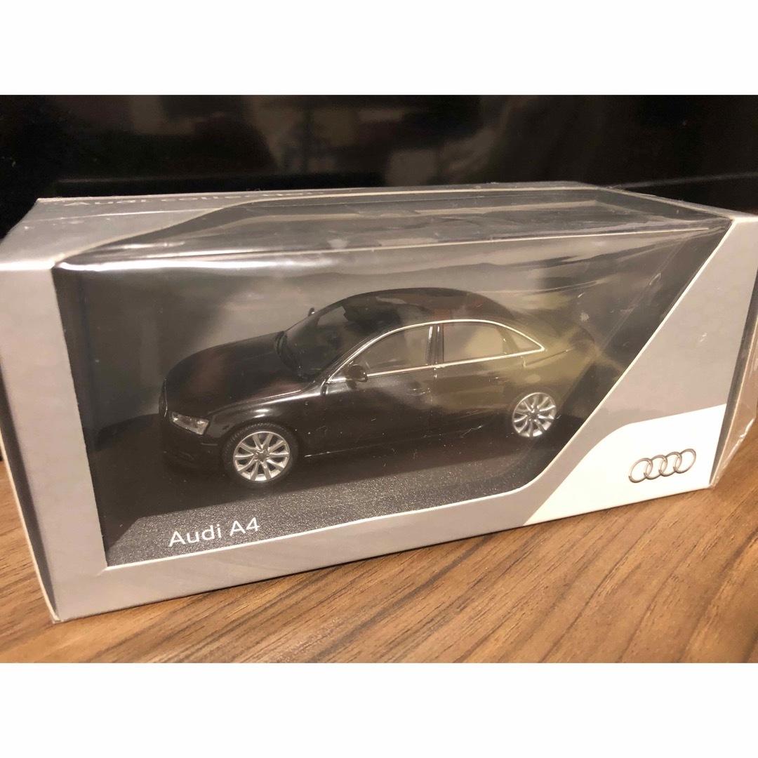 【売り切り価格】Audi アウディ A4 ミニカー　1/43 輸入車