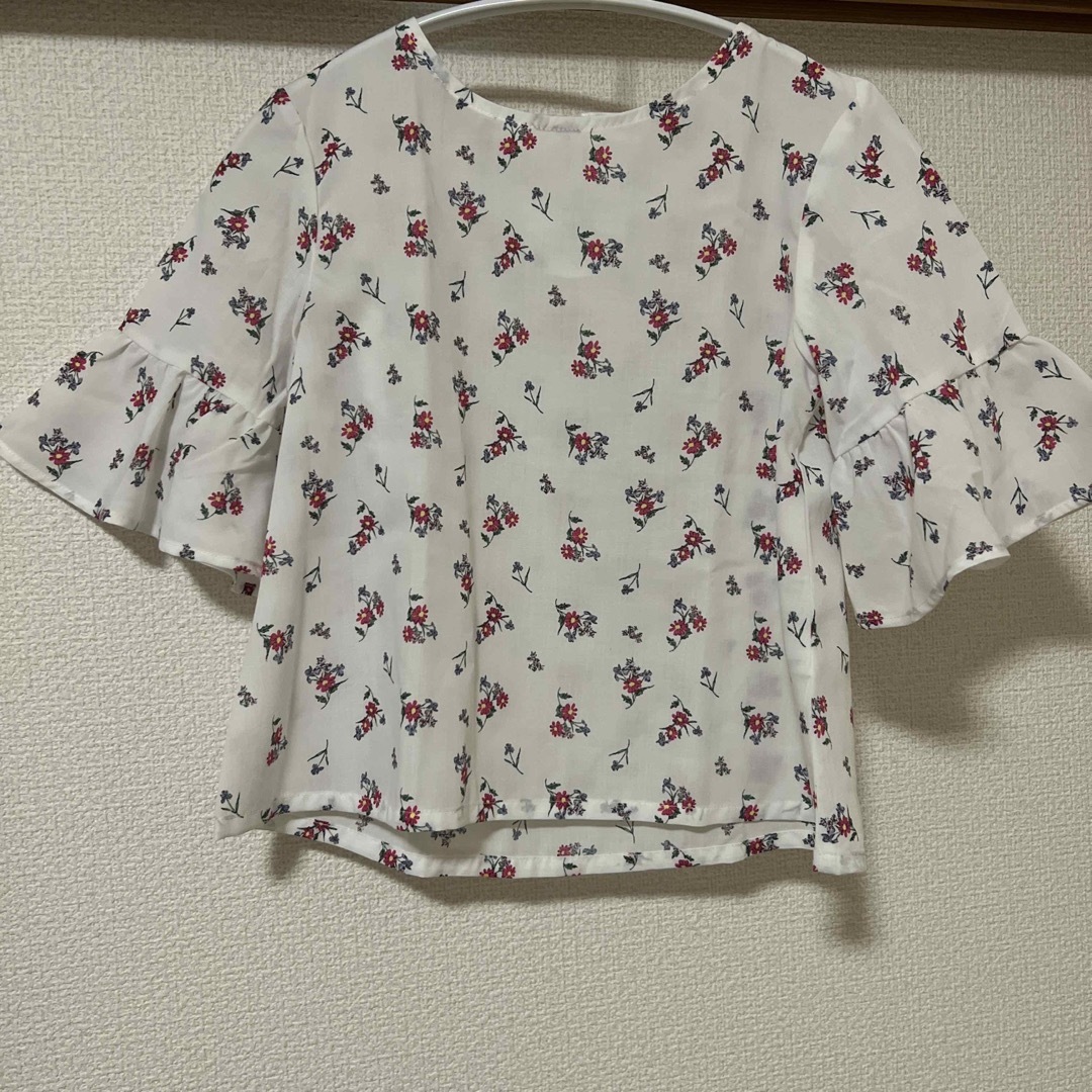 UNIQLO(ユニクロ)の新品❁フラワーブラウス キッズ/ベビー/マタニティのキッズ服女の子用(90cm~)(ブラウス)の商品写真