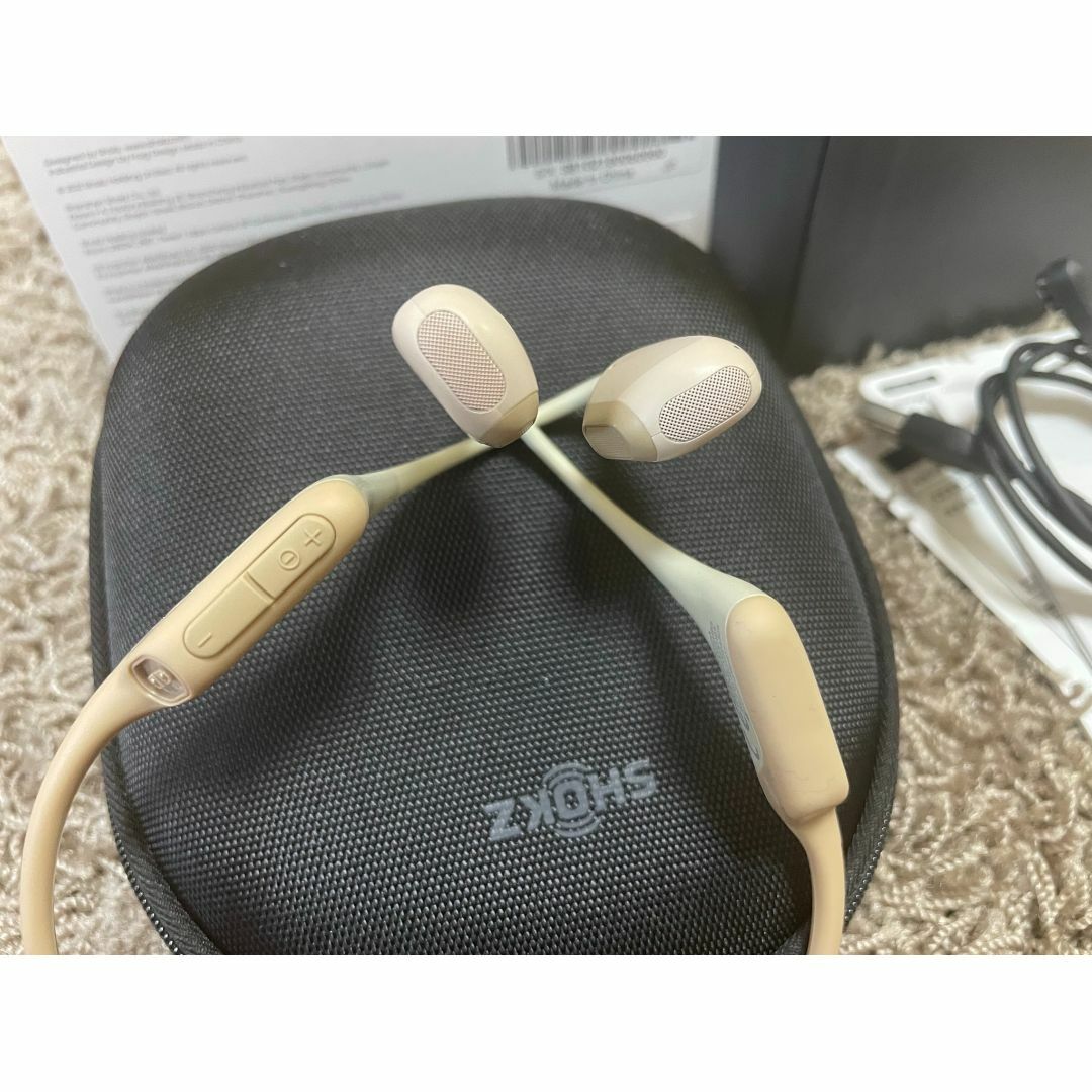 Apple(アップル)の★超美品！SHOKZ OPENRUN PRO,ベージュ, スマホ/家電/カメラのオーディオ機器(ヘッドフォン/イヤフォン)の商品写真