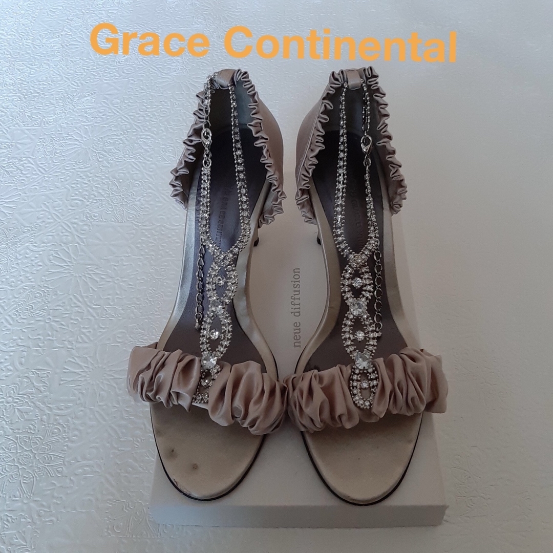 GRACE CONTINENTAL(グレースコンチネンタル)のGrace Continental ビジューサンダル ベージュ レディースの靴/シューズ(サンダル)の商品写真