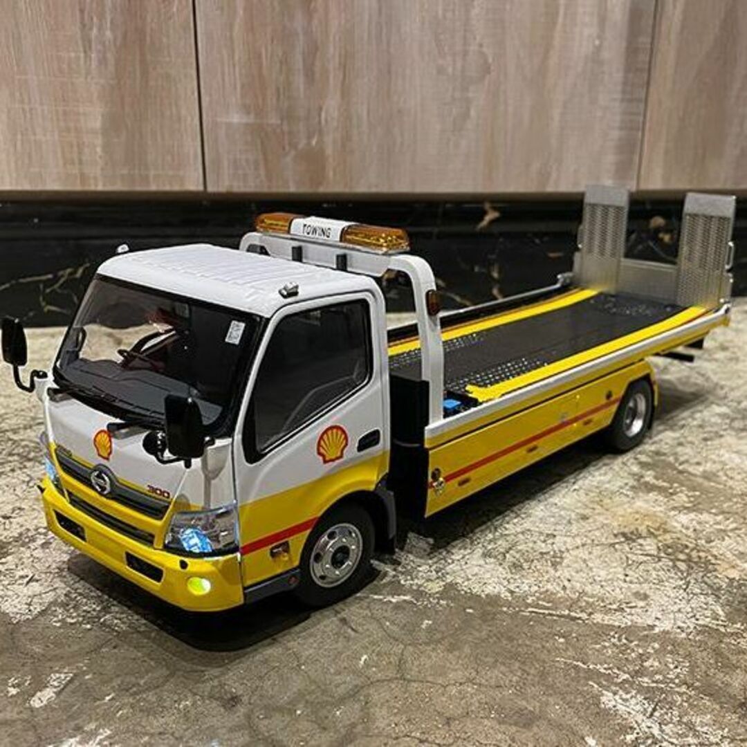 ミニカー TINY 1/18 日野 HINO 300 ライト点灯 イエローミニカー