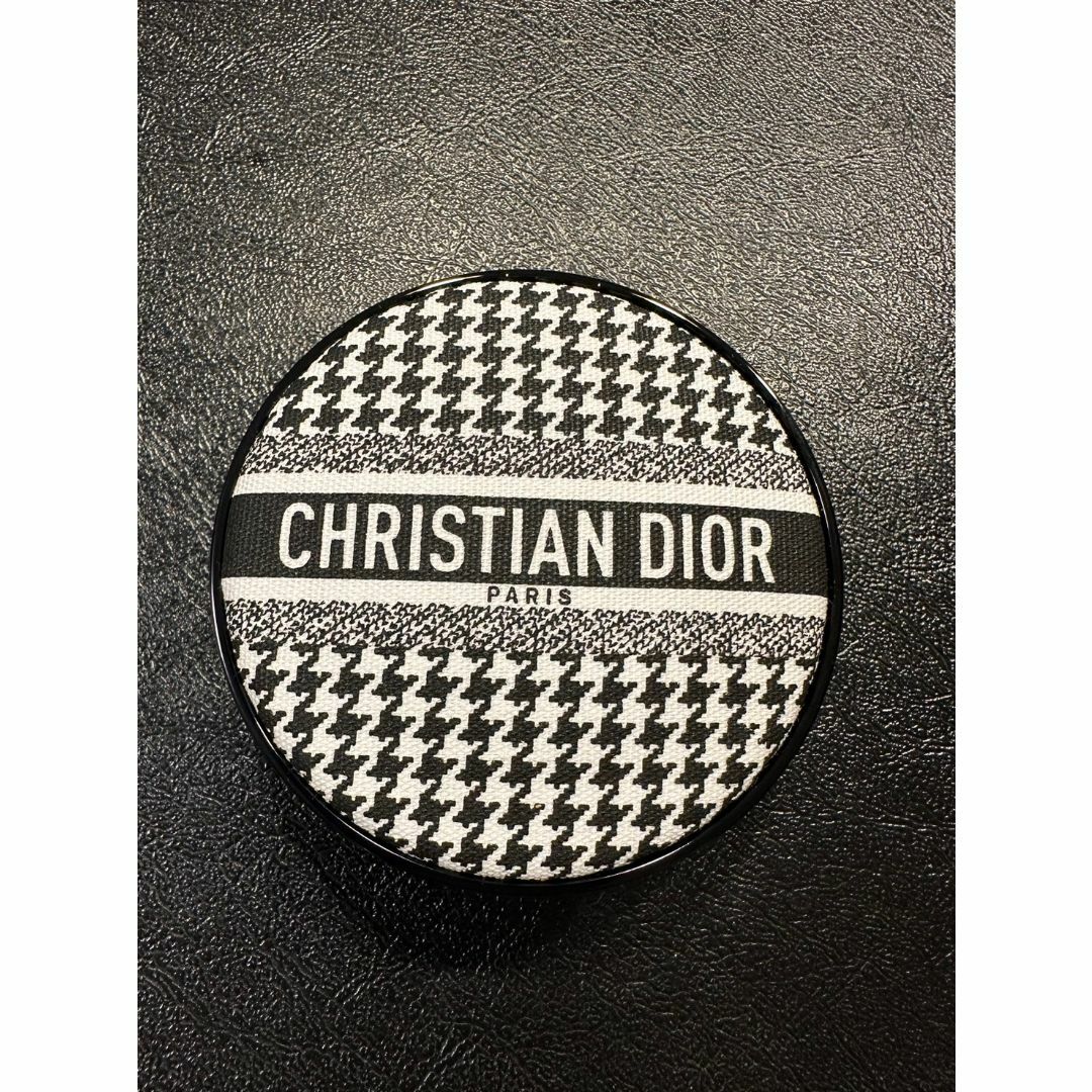 Dior(ディオール)のディオールスキンフォーエヴァーグロウクッションファンデ 1N 限定版　 コスメ/美容のベースメイク/化粧品(ファンデーション)の商品写真