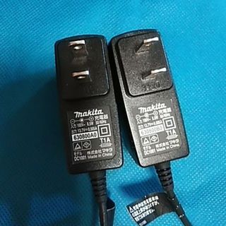 マキタ(Makita)のマキタ掃除機充電器DC1001・ACアダプター電源ケーブル(バッテリー/充電器)