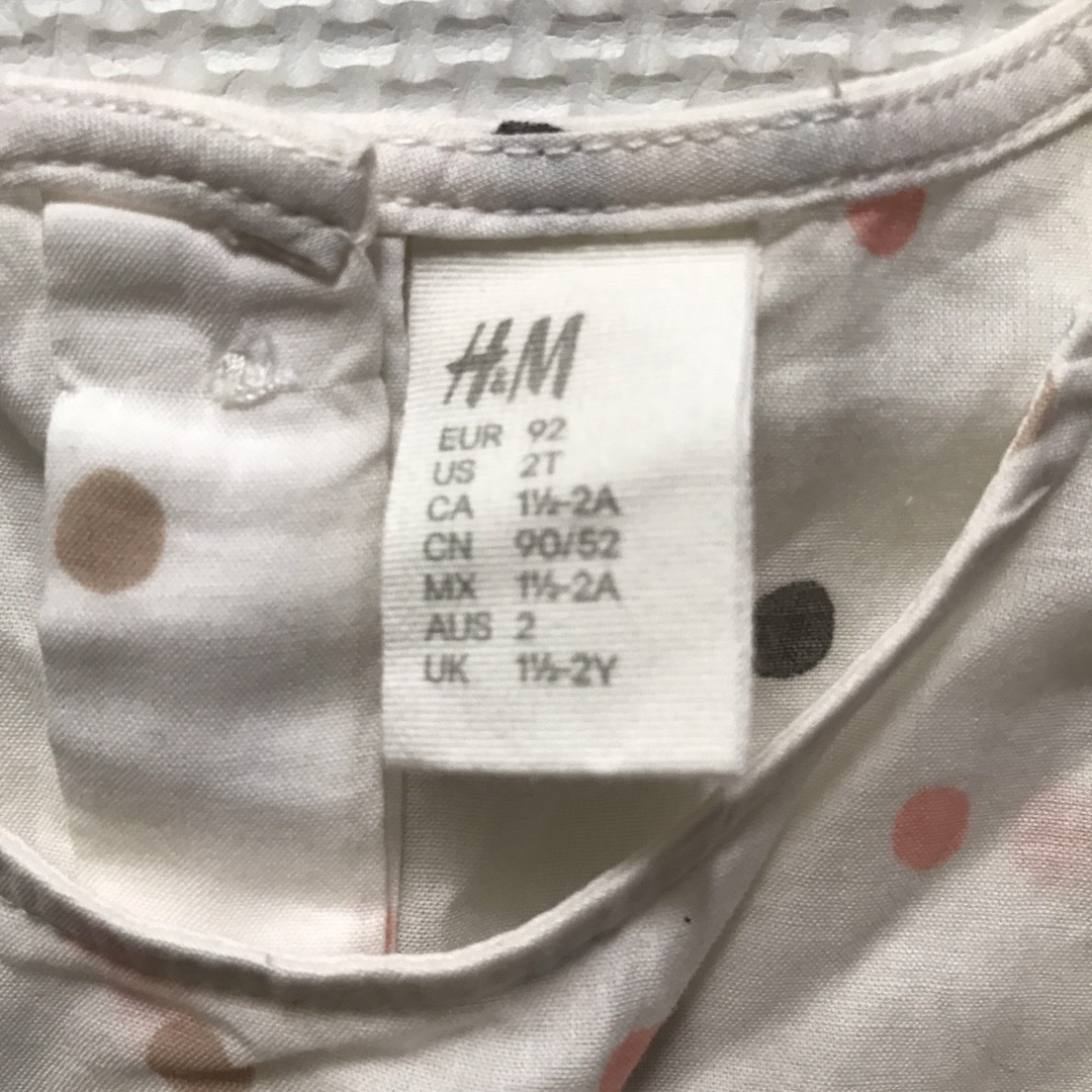 H&M(エイチアンドエム)のH&M ノースリーブブラウス セット　90 キッズ/ベビー/マタニティのキッズ服女の子用(90cm~)(Tシャツ/カットソー)の商品写真